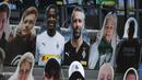 Cardboard pendukung Borussia Moenchegladbach mengisi kursi penonton di stadion Borussia Park, Moenchengladbach, Jerman, Rabu (20/5/2020). Ribuan Cardboard gambar suporter Borussia Moenchegladbach dipasang untuk mendukung timnya saat berlaga di kompetisi Bundesliga. (AFP/Ina Fassbender)