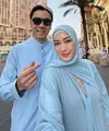 Masih berada di tanah suci, Ruby dan Edhie tampil dengan busana muslim bernuansa baby blue. Ruby oun tampak mengenakan abaya dengan sedikit aksen beads. [@ruby_26]