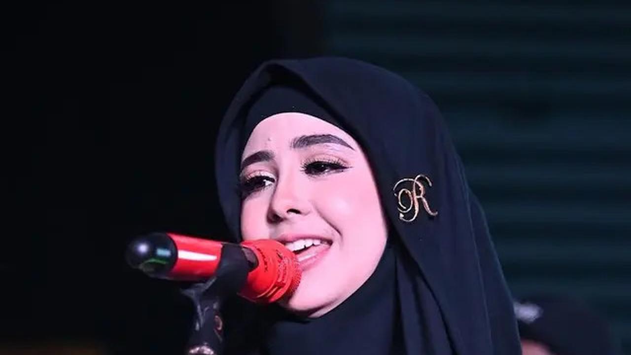 Pernah Dikritik karena Penampilan Berubah, Ini 6 Potret Terbaru Risty Tagor