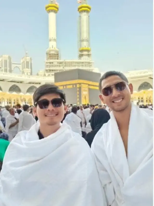 Arya Saloka umrah saat bulan Ramadhan 2023 (Foto: Instagram berkahharomaintours)