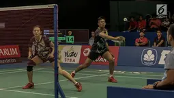 Ganda Campuran Indonesia, Alfian Eko Prasetya/Annisa Saufika beraksi saat melawan Kenta Kazuno/Ayane Kurihara (Jepang) di laga pertama Indonesia Open 2017 di Jakarta, Selasa (13/6). Alfian/ Annisa unggul dengan skor 21-21. (Liputan6.com/Faizal Fanani)