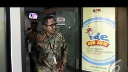 Muhadi diperiksa KPK terkait penyidikan kasus dugaan korupsi alat kesehatan (alkes) Dinas Kesehatan (Dinkes) Banten, Jakarta, Jumat (21/8/2014) (Liputan6.com/Panji Diksana)
