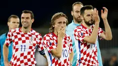 Ekspresi pemain Kroasia usai dikalahkan Portugal 2-1 di babak 16 besar piala Eropa 2016 di  Stade Bollaert, Lens , Prancis, (26/6). (REUTERS / Gonzalo Fuentes)
