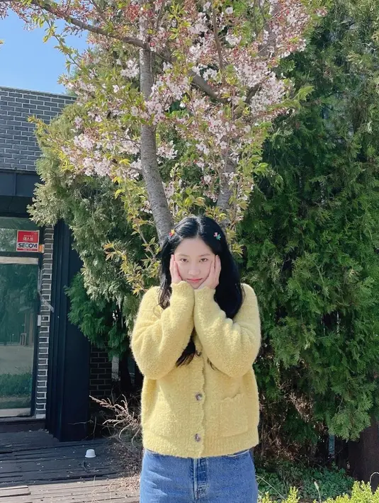 935 Entertainment mengatakan Park Ju Hyun kerap mengunggah foto menonton konser, termasuk bersama sang musisi, selain NCT 127. (FOTO: instagram.com/charmgirl_1005/)