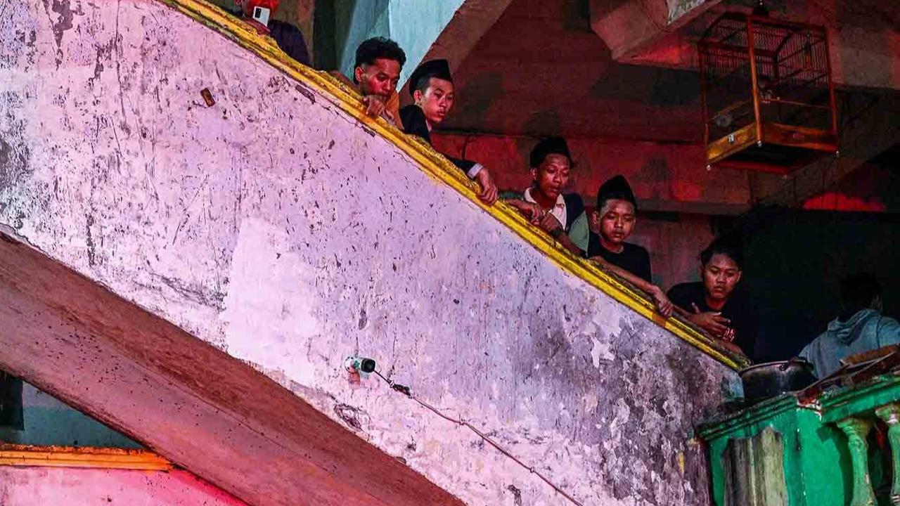 FOTO: Evakuasi Korban Runtuh Musala Pesantren di Sidoarjo, Satu Santri Tewas dan Puluhan Terluka