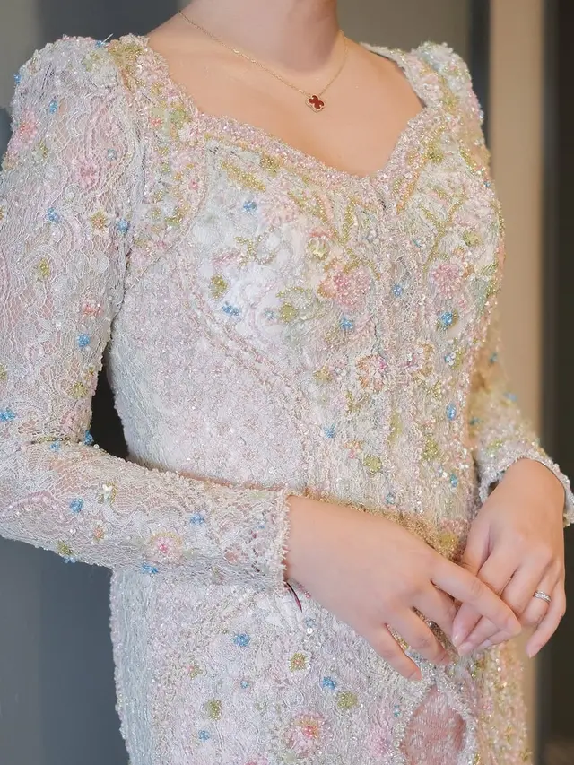 Brisia Jodie saat kondangan di Kampung Halaman. [@brisiajodie96]
