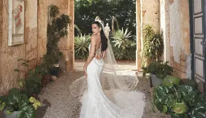 Detail Gaun Pengantin Dua Lipa dari Chanel yang Dikerjakan Hampir 5 Ribu Jam