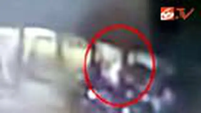 Makhluk Diduga Pocong Terekam CCTV