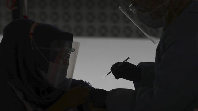 FOTO: Vaksinasi Massal COVID-19 di Stadion Patriot Candrabagha Bekasi