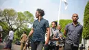 Slank mendapat undangan dari Presiden Joko Widodo untuk makan siang bersama, Jakarta, Rabu (3/6/2015). Tampak personel Slank memberikan keterangan pers perihal kedatangan mereka ke Istana. (Liputan6.com/Faizal Fanani)