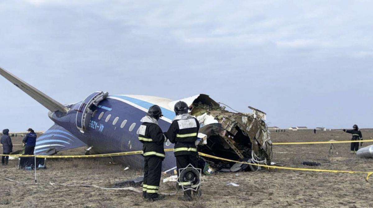 Kecelakaan Pesawat Azerbaijan Airlines di Kazakhstan: Puluhan Tewas dan Selamat