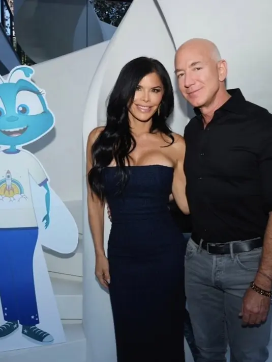 Dalam berpenalmpialn, ia banyak pamerkan body goals-nya. [Foto: Instagram/ Jeff Bezoz]