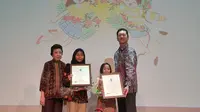 Alvina Damayanti (14 tahun) dari Gresik dan Sophie Naysa Gunawan (9 tahun) dari Jakarta memenangkan lomba lukis bertaraf internasional. (Istimewa)
