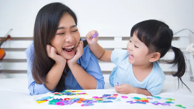 Ilustrasi bermain dan belajar bersama anak/freepik.com/jcomp