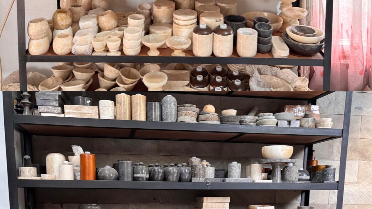 Aneka Produk Intan Deco di Warehouse