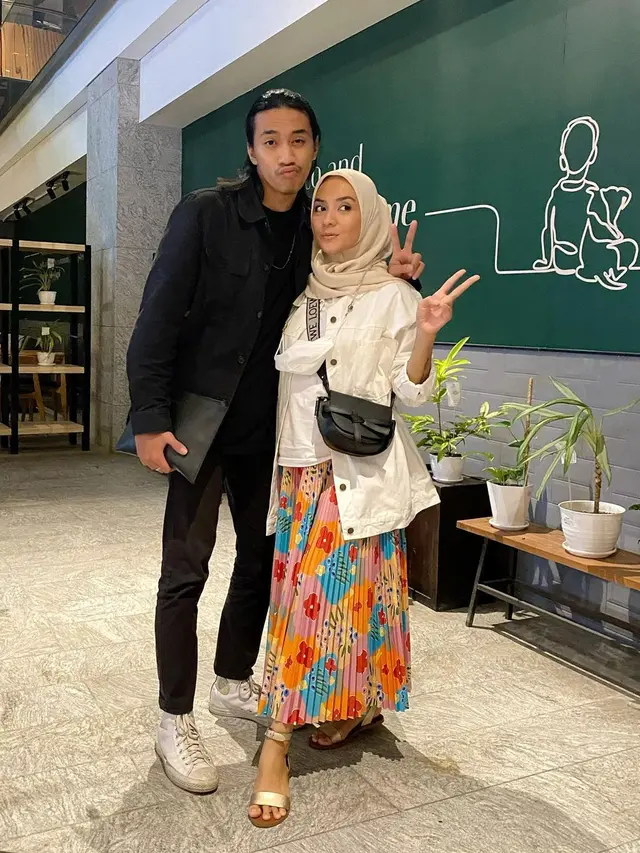 [Fimela] Enno Lerian dan Bumi Pradipa Pria Untara