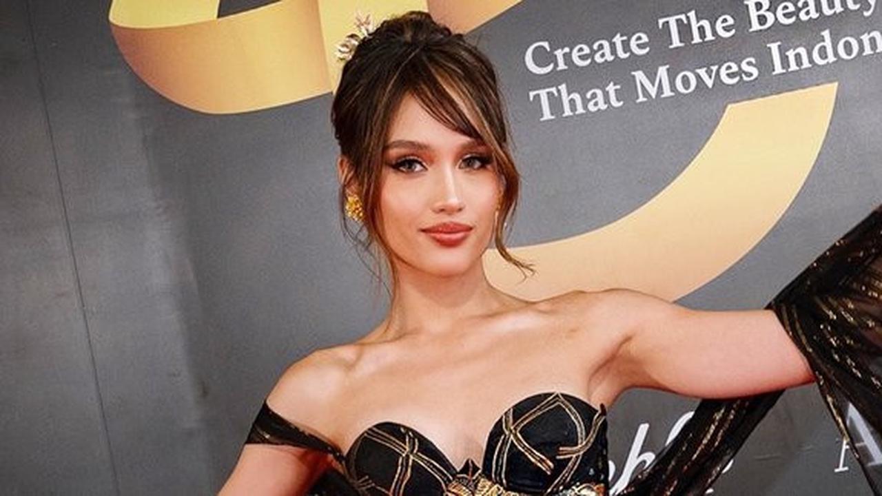 Tips Cantik ala Cinta Laura: Makan Masakan Rumah, Tambah Wawasan Baru dan Cintai Diri Sendiri