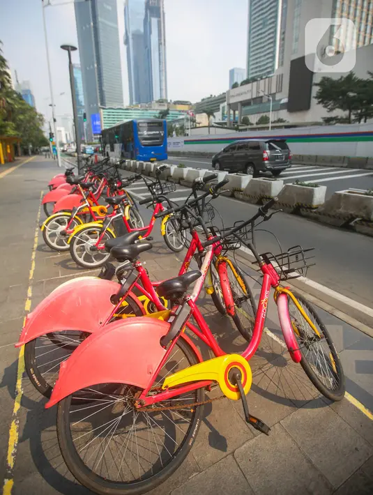 Kondisi tak terawat sepeda Gowes di kawasan Bundaran HI, Jakarta, Selasa (28/6/2022). Layanan sepeda sewa (bike sharing) dari Pemprov DKI Jakarta tampak tak terawat dari jok hilang hingga QR untuk menggunakan sepeda tersebut tidak bisa digunakan. (Liputan6.com/Faizal Fanani)
