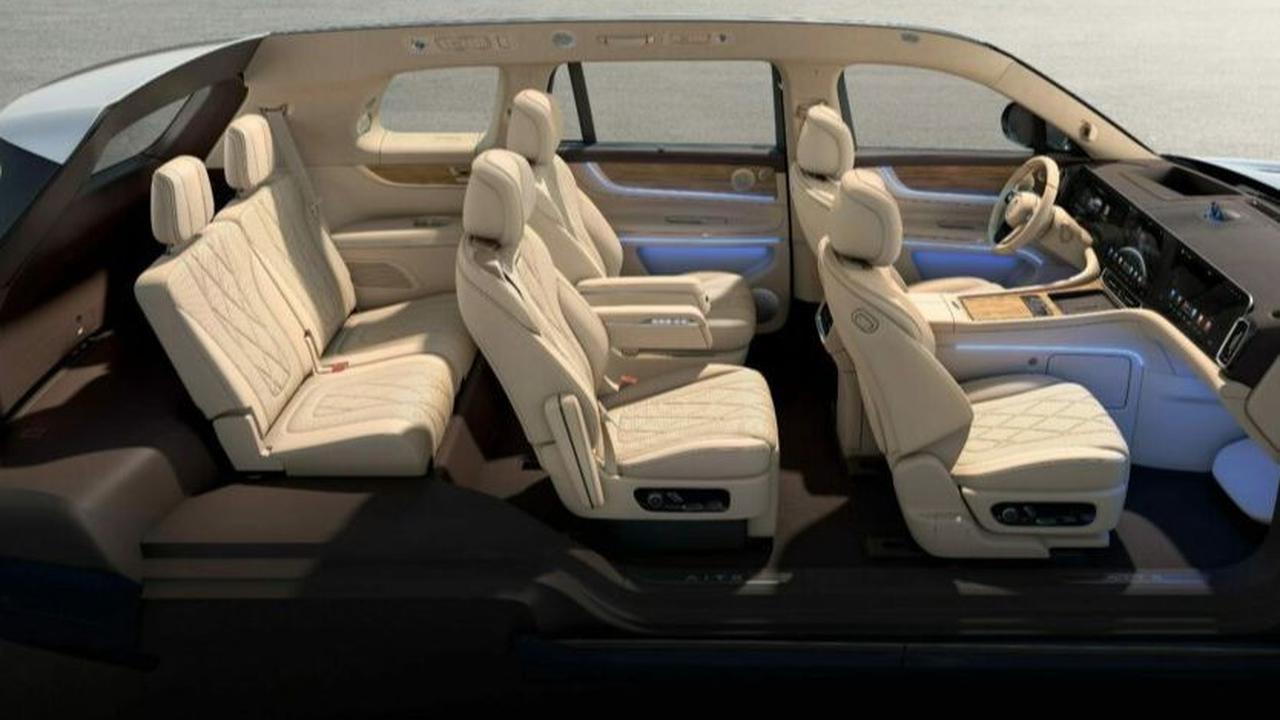 Panel-panel di dalam kabin dilapisi dengan Material premium Nappa Leather