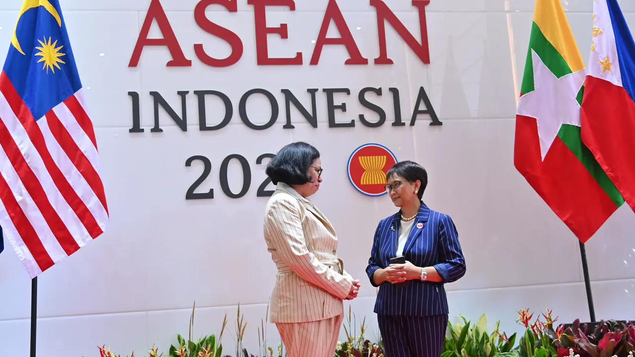Menlu RI Retno Marsudi dan Menlu Timor Leste Adaljiza Magno.