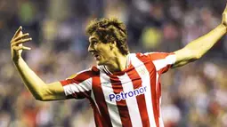 Selebrasi striker Athletic Bilbao, Fernando Llorente seusai mencetak gol keduanya ke gawang FK Austria Wien pada partai Europa League yang digelar di San Mames Stadium, Bilbao, 17 September 2009. AFP PHOTO/Rafa Rivas 