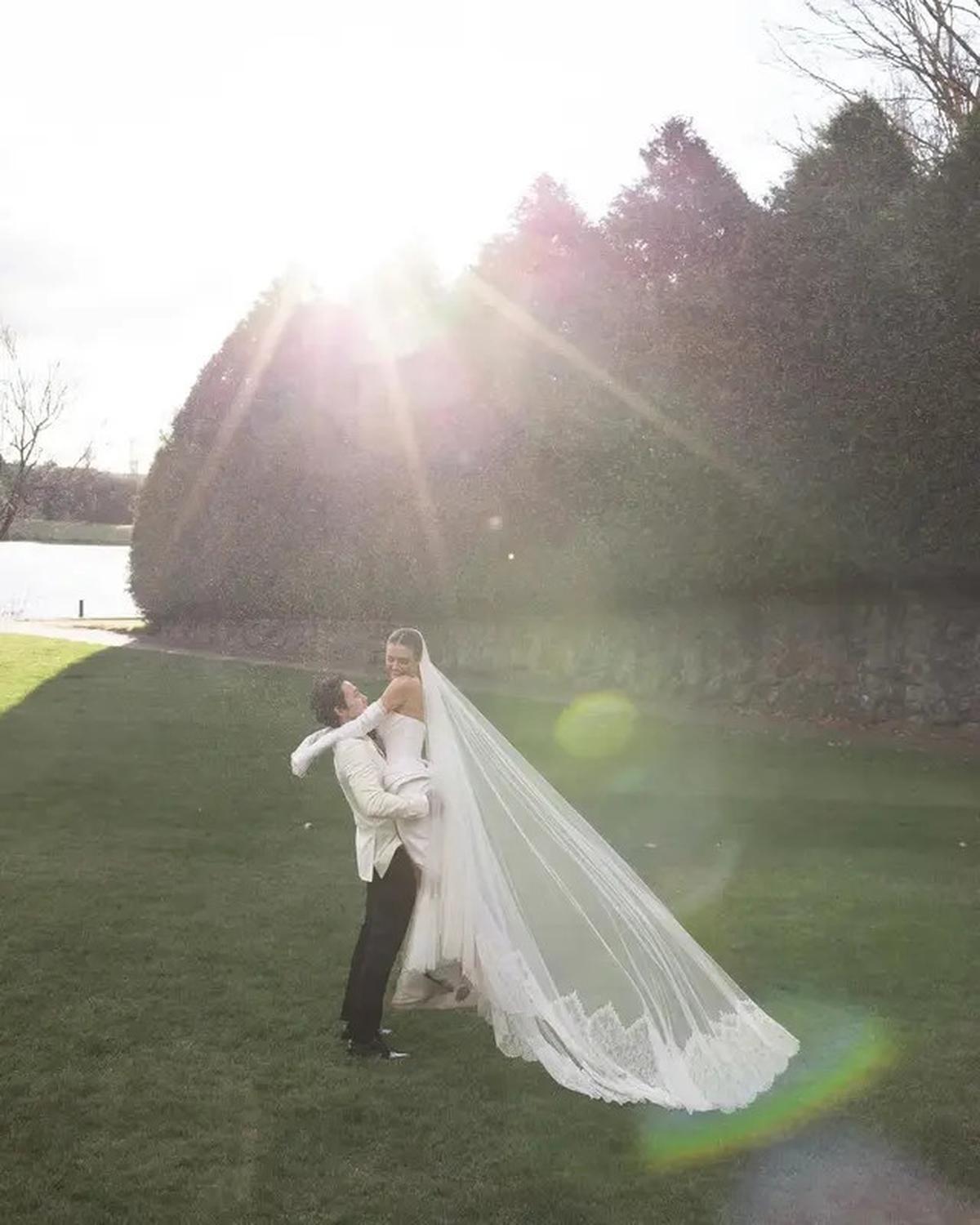 6 Potret Pernikahan Amanda Rawles dan Adriel Susanteo di Australia, Intim dan Romantis