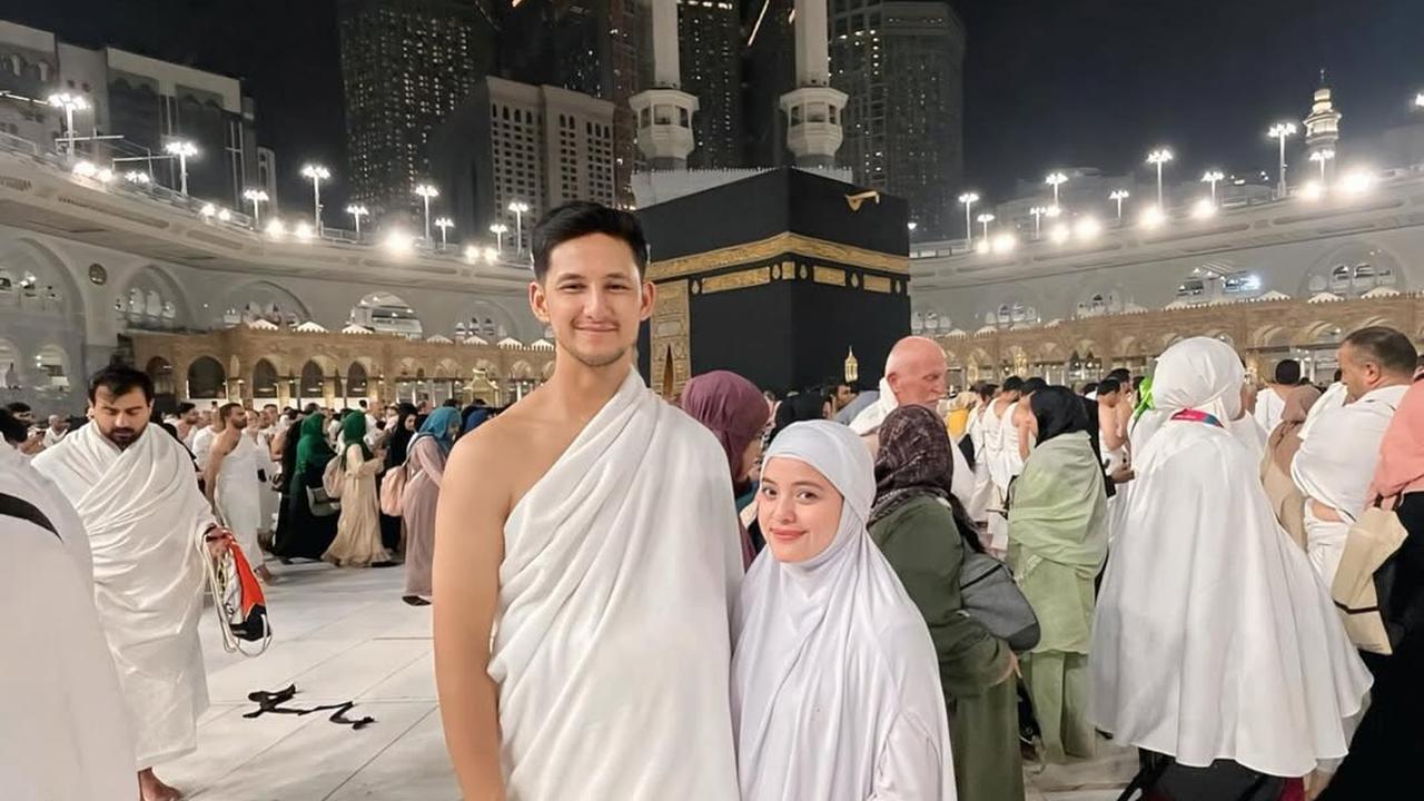 Potret Tasya Kamila Isi Liburan Akhir Tahun dengan Umrah Sekeluarga, Ajak 2 Anaknya Sekaligus