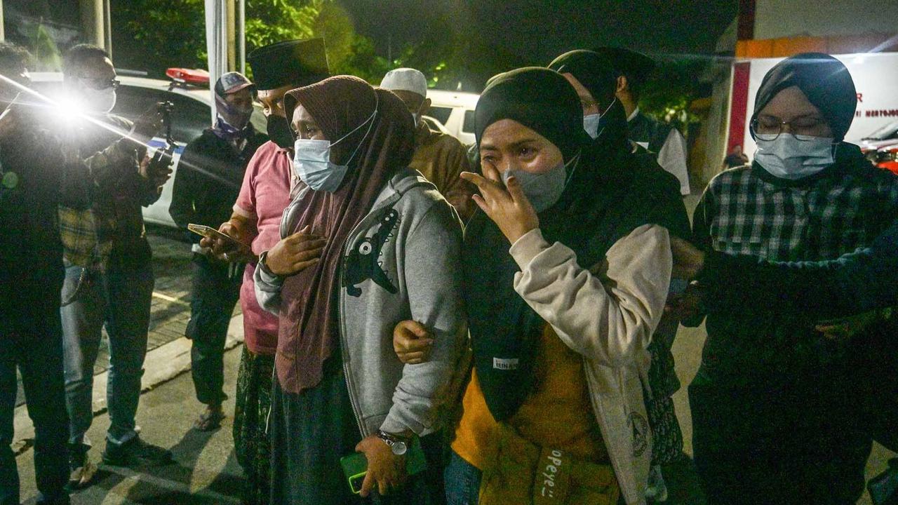 FOTO: 45 Kantong Jenazah Korban Ambruknya Musala Ponpes Al Khoziny Diterima RS Bhayangkara, Proses Identifikasi Terus Berlanjut