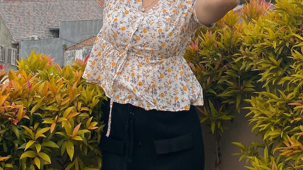 Profil Bulan Sutena, Penyanyi Cantik Asal Bali yang Berparas Bule