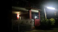 Rumah AJ tersangka perampok di Pondok Indah, Jaksel, yang berlokasi di kawasan Panunggangan Barat, Cibodas, Kota Tangerang. (Liputan6.com/Pramita Tristiawati) 