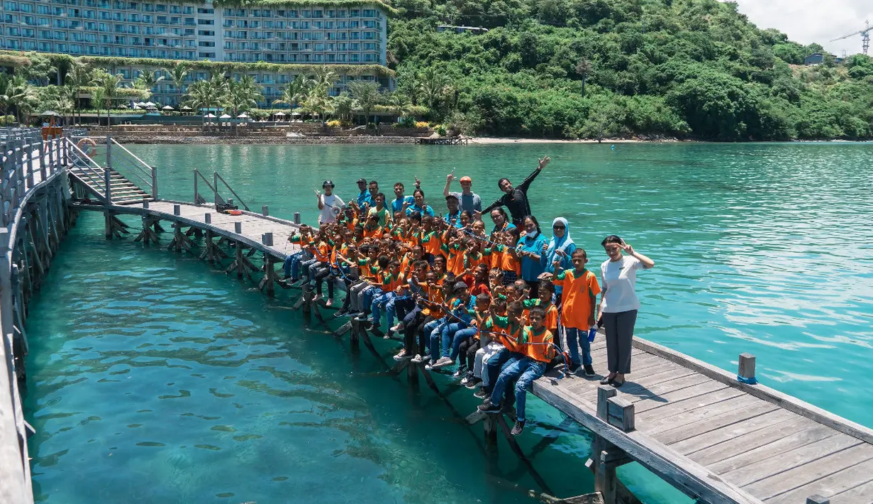 Memasuki tahun 2026, inisiatif baru yang akan dijalankan meliputi perluasan area restorasi terumbu karang serta peringatan Hari Pangan Sedunia pada bulan Oktober melalui kampanye pengurangan limbah makanan serta donasi makanan bergizi untuk masyarakat sekitar. Seiring terus berkembangnya kawasan Labuan Bajo, resor ini menegaskan komitmennya untuk memastikan pertumbuhan pariwisata yang bertanggung jawab, serta
menghormati alam dan masyarakat setempat. [Dok. AYANA Komodo]