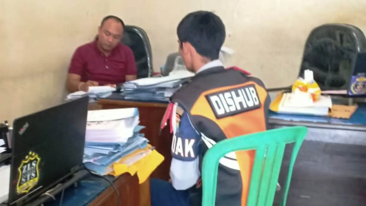 Petugas Dishub Gadungan Lakukan Pungli ke Sopir Truk di Palembang