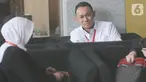 Direktur PT Angkasa Pura Propertindo (APP) Wisnu Raharjo berada di ruang tunggu sebelum menjalani pemeriksaan di Gedung KPK, Jakarta, Senin (7/10/2019). Wisnu Raharjo dipanggil sebagai saksi untuk tersangka Direktur Utama (Dirut) PT INTI Darman Mappangara. (merdeka.com/Dwi Narwoko)