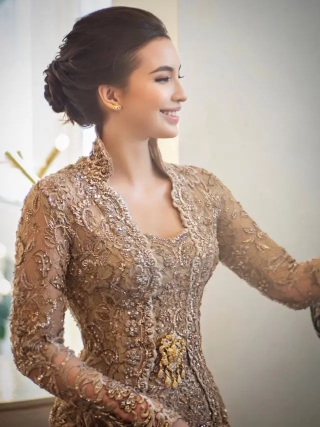 6 Potret Memukau Manohara dalam Balutan Kebaya, Pancarkan Kecantikan Alami