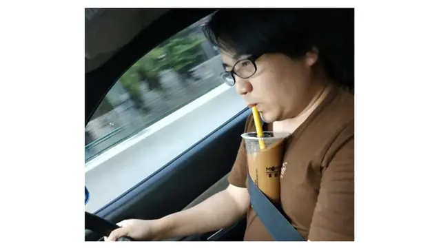 Potret Handsfree Bubble Tea Challenge yang Lagi Tren