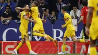 Barcelona berhasil unggul empat gol lebih dulu dalam laga ini. Robert Lewandowski mencetak brace pada menit ke-11 dan 40'. Sementara dua gol lain dicetak oleh Alejandro Balde pada menit ke-20 dan Jules Kounde pada menit ke-53. (AP Photo/Joan Monfort)