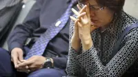Terdakwa kasus suap Wisma Atlet, Mindo Rosalina Manulang menunggu sidang pembacaan vonis di pengadilan Tindak Pidana Korupsi, Jakarta, Rabu (21/9).(Antara) 