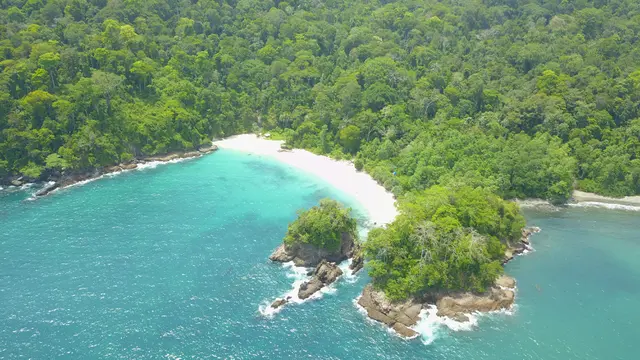 Pantai Teluk Hijau.