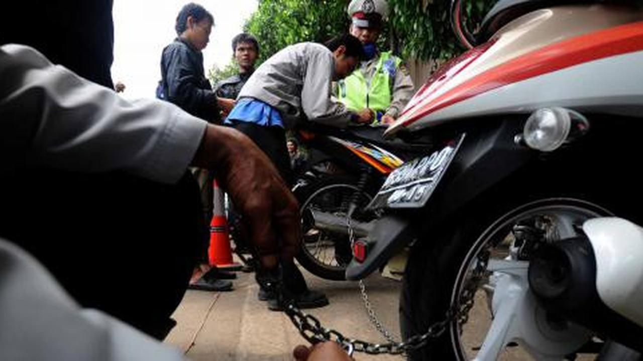 Puluhan motor di Jakarta Barat diangkut polisi