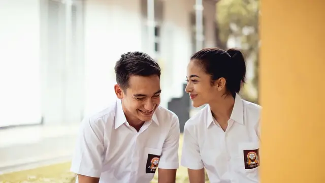otret Putri Marino Berseragam SMA