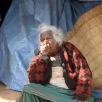 Rupanya merokok 30 batang sehari diklaim sebagai penyebab neneak 112 tahun ini panjang umur.