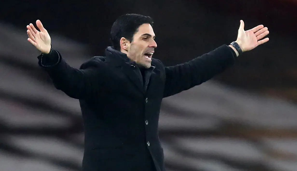 Manajer tim Arsenal, Mikel Arteta tampak kecewa dengan penampilan timnya melawan Crystal Palace dalam laga lanjutan Liga Inggris 2020/21 di Emirates Stadium, Kamis (14/1/2021). Arsenal bermain imbang 0-0 dengan Crystal Palace. (AFP/Neil Hall/Pool)