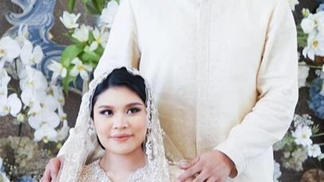 Ia mengunggah momen tasyakuran 4 bulanan kehamilan sang putri, Debby Pramestya.<br>