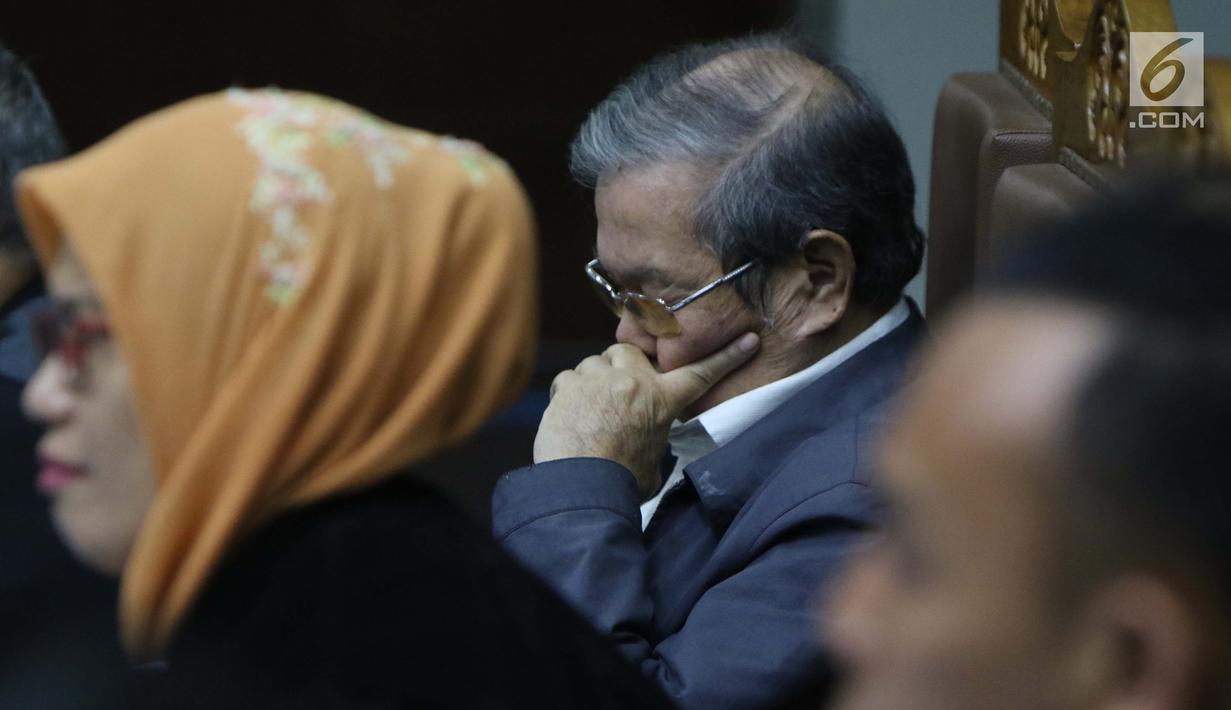 Pengusaha Tamin Sukardi saat menjalani sidang lanjutan di Pengadilan Tipikor, Jakarta, Kamis (17/1). Sebelumnya, JPU KPK mendakwa Tamin dalam kasus dugaan suap hakim pada Pengadilan Tipikor Medan, Merry Purba. (Liputan6.com/Helmi Fithriansyah)