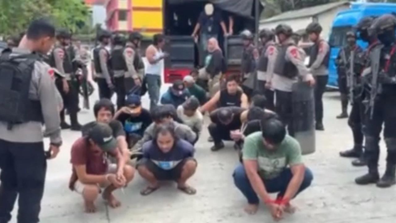 BNN Obok-Obok Kampung Bahari, Warga Melawan Lemparkan Batu, Kembang Api Bahkan Todongkan Samurai ke Petugas