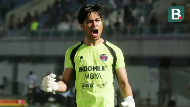 Foto: Selebrasi Emosional Kartika Ajie di Laga Debut Bersama Persita Tangerang, Clean Sheet dan Menang