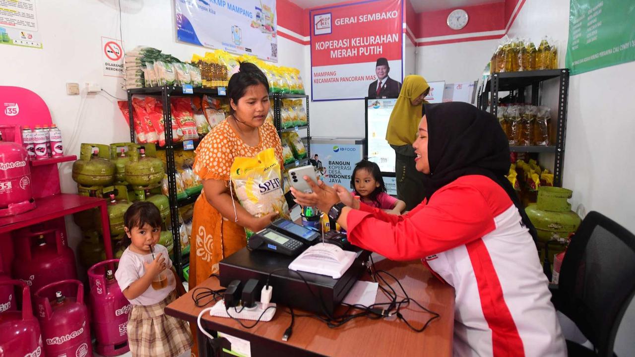 FOTO: Mengintip Koperasi Merah Putih di Depok, Ada Gerai Sembako hingga Klinik Kesehatan