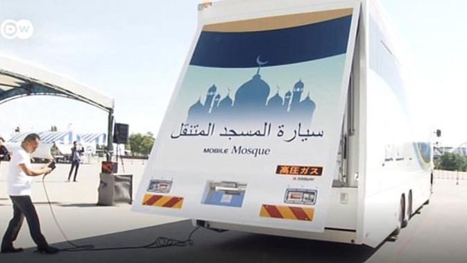 Bagian buritan truk masjid untuk atlet muslim pada Olimpiade 2020 mendatang (DW)