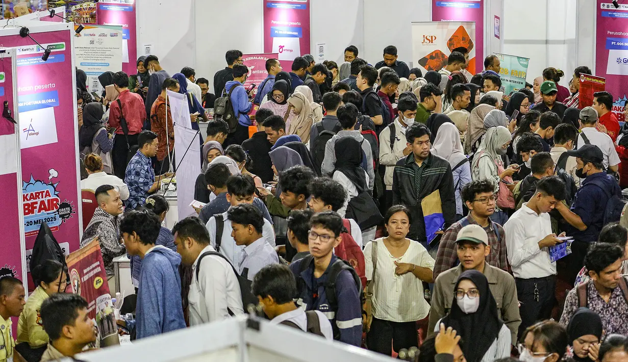 Lebih lanjut, Syaripudin mengatakan Pemprov Jakarta terus berupaya membuat program bursa kerja untuk menekan angka pengangguran di Jakarta. (merdeka.com/Arie Basuki)