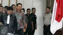 Gubernur DKI Jakarta non aktif Basuki T Purnama bersiap menjalani sidang ke-9 kasus dugaan penistaan agama di PN Jakarta Utara, Selasa (7/2). Sidang mendengarkan keterangan dua saksi fakta dan satu saksi ahli dari MUI.  (Liputan6.com/Isra Triansyah/Pool)
